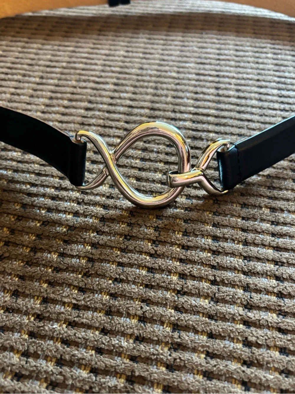 Ellen Tracy Adjustable Black Leather Hook Belt w Unique silvertone infinity loop
